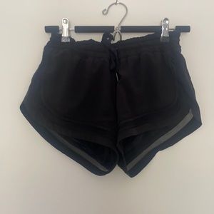 Lululemon hottie hot 2.5 shorts